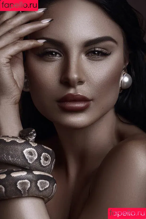 Izunia Motyl / izunia.motyl.travel / izuniamodel Onlyfans Photo Gallery 