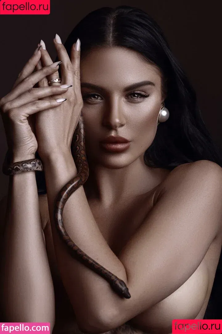 Izunia Motyl / izunia.motyl.travel / izuniamodel Onlyfans Photo Gallery 