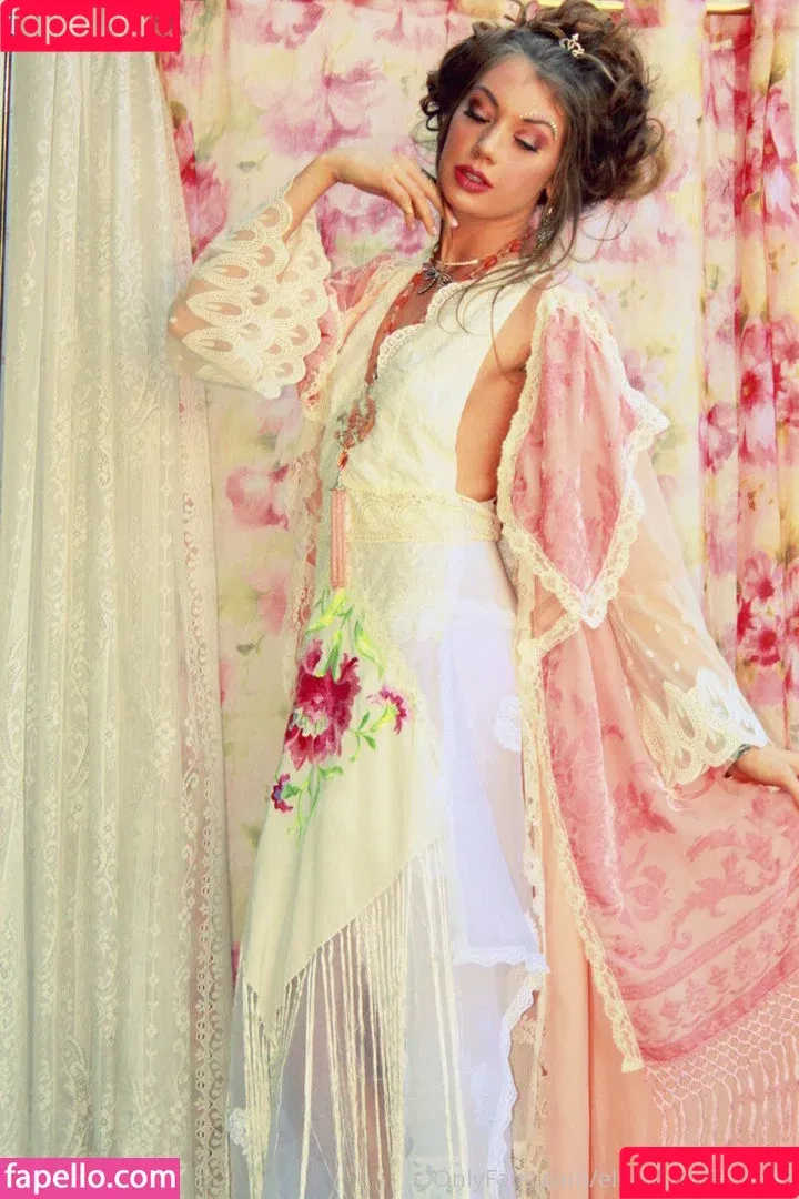 Elenakoshkaxoxo / therealelenakoshka Onlyfans Photo Gallery 