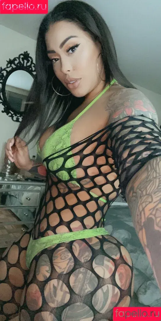TattedUpHolly / tatted.up.holly Onlyfans Photo Gallery 