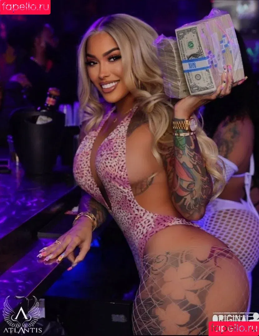 TattedUpHolly / tatted.up.holly Onlyfans Photo Gallery 