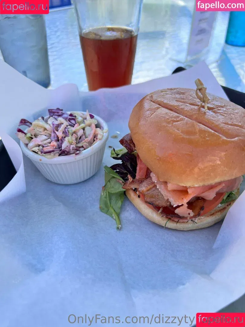 dizzytypebroad / thedizzykitten Onlyfans Photo Gallery 