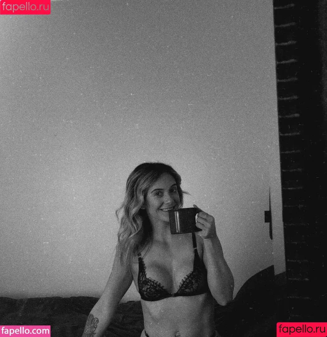 Lola Evens / https: / the_lolaevens / thelolaevens Onlyfans Photo Gallery 