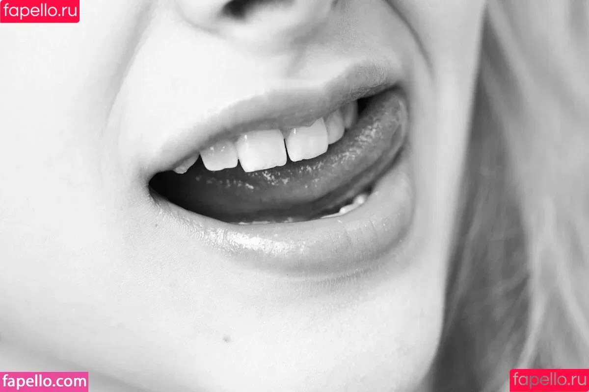 Chloe Grace Moretz / ChloeGMoretz Onlyfans Photo Gallery 