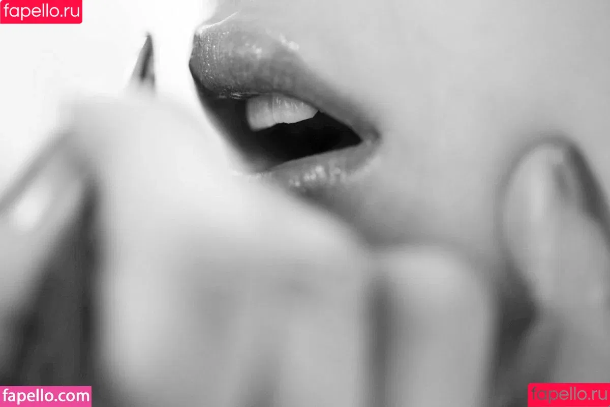 Chloe Grace Moretz / ChloeGMoretz Onlyfans Photo Gallery 