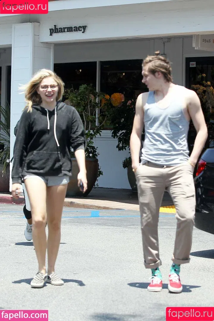 Chloe Grace Moretz / ChloeGMoretz Onlyfans Photo Gallery 