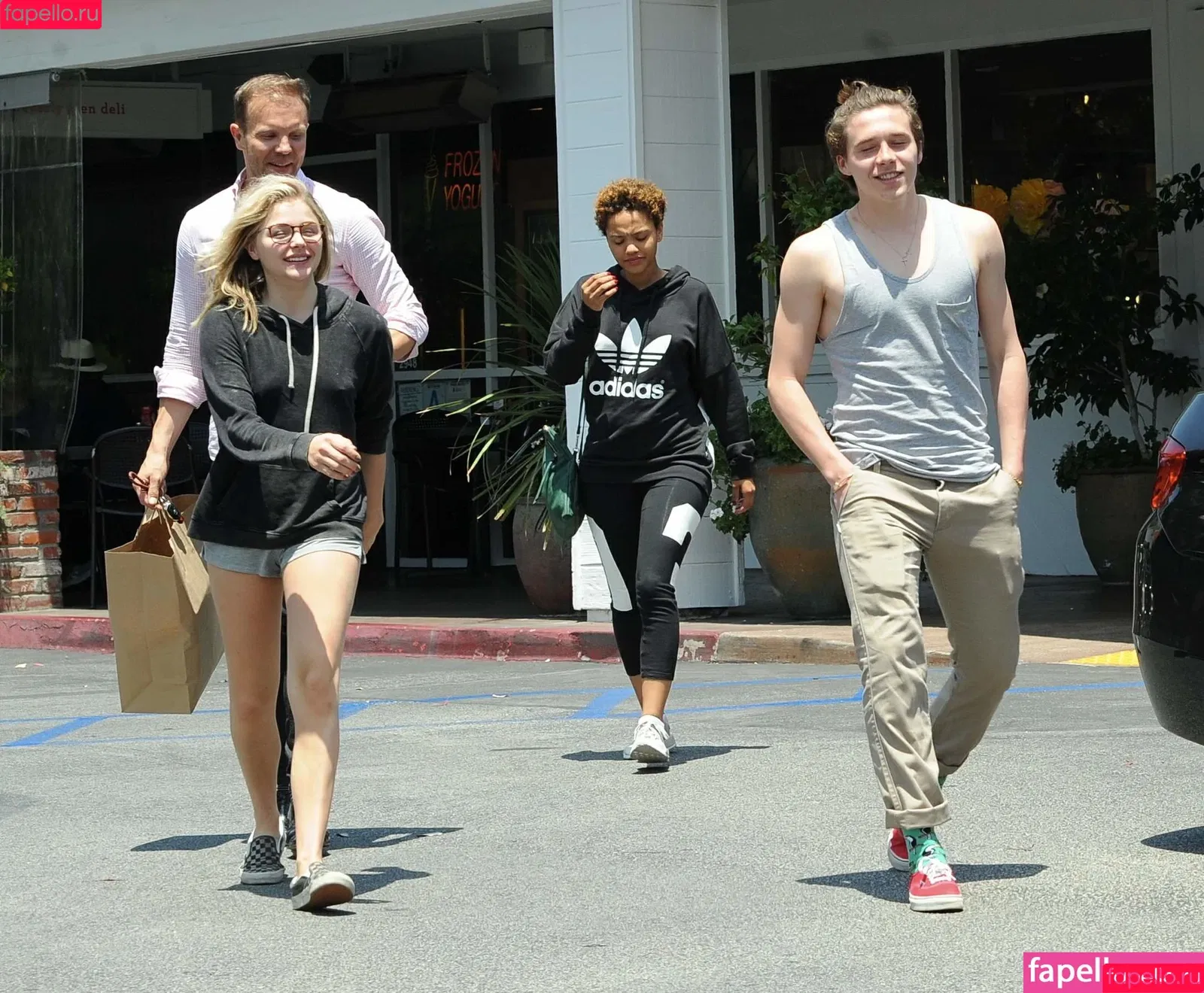 Chloe Grace Moretz / ChloeGMoretz Onlyfans Photo Gallery 