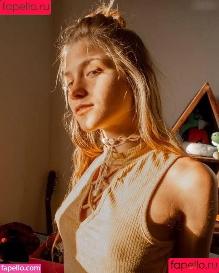 Cherie Lorraine / Cherry Albrecht / cherielorraine / solarrheart Onlyfans Photo Gallery 