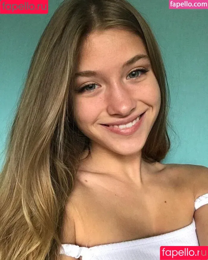 Cherie Lorraine / Cherry Albrecht / cherielorraine / solarrheart Onlyfans Photo Gallery 