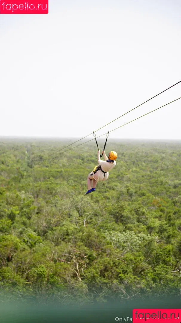 she_b_tripping / shebetripn Onlyfans Photo Gallery 