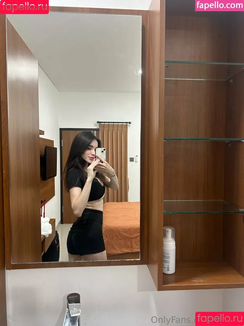 Corinne / colympios / corinn Onlyfans Photo Gallery 