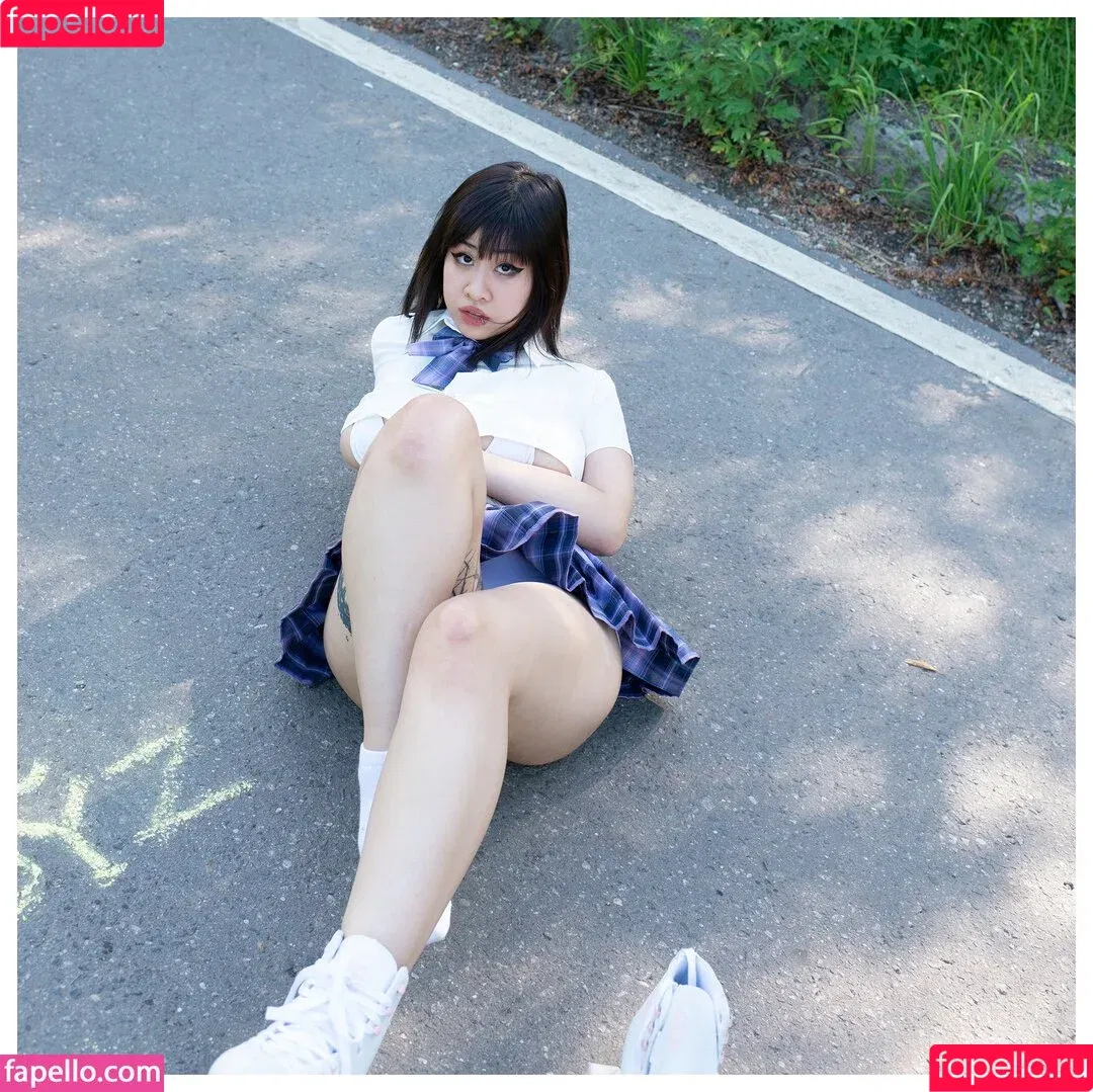 Karandashiha / Đào Vũ Hạnh Linh Onlyfans Photo Gallery 