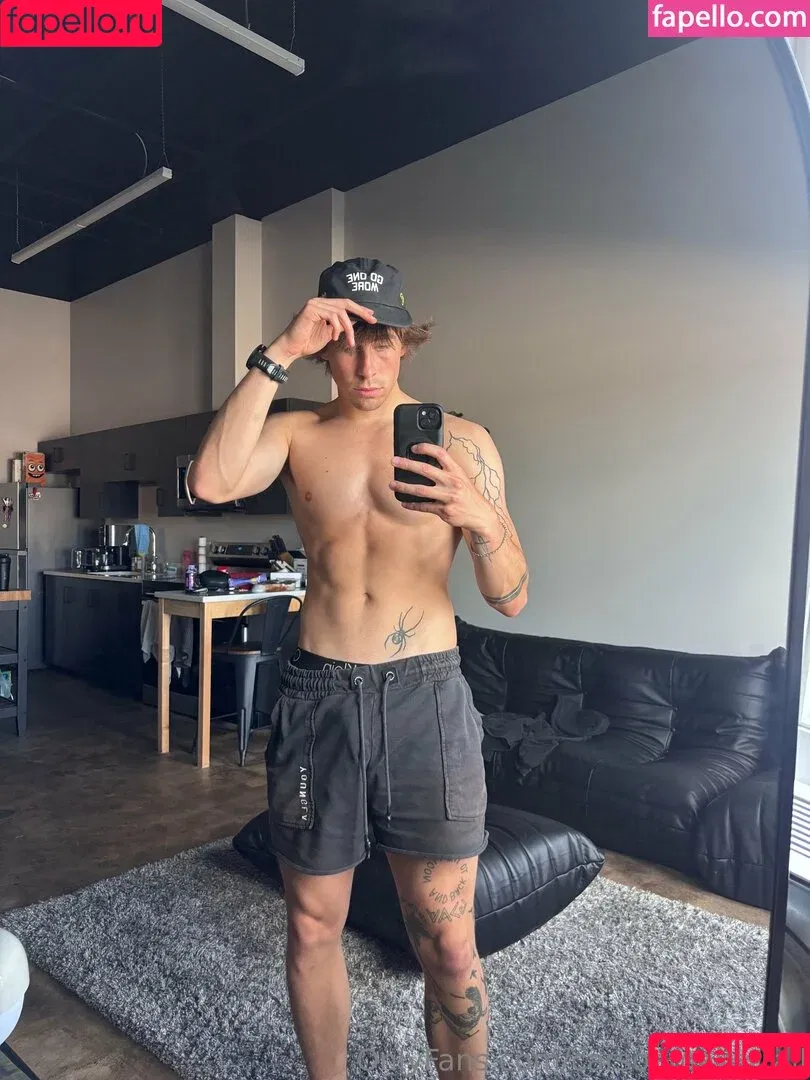 carsmak_ / carsonmakarrall Onlyfans Photo Gallery 