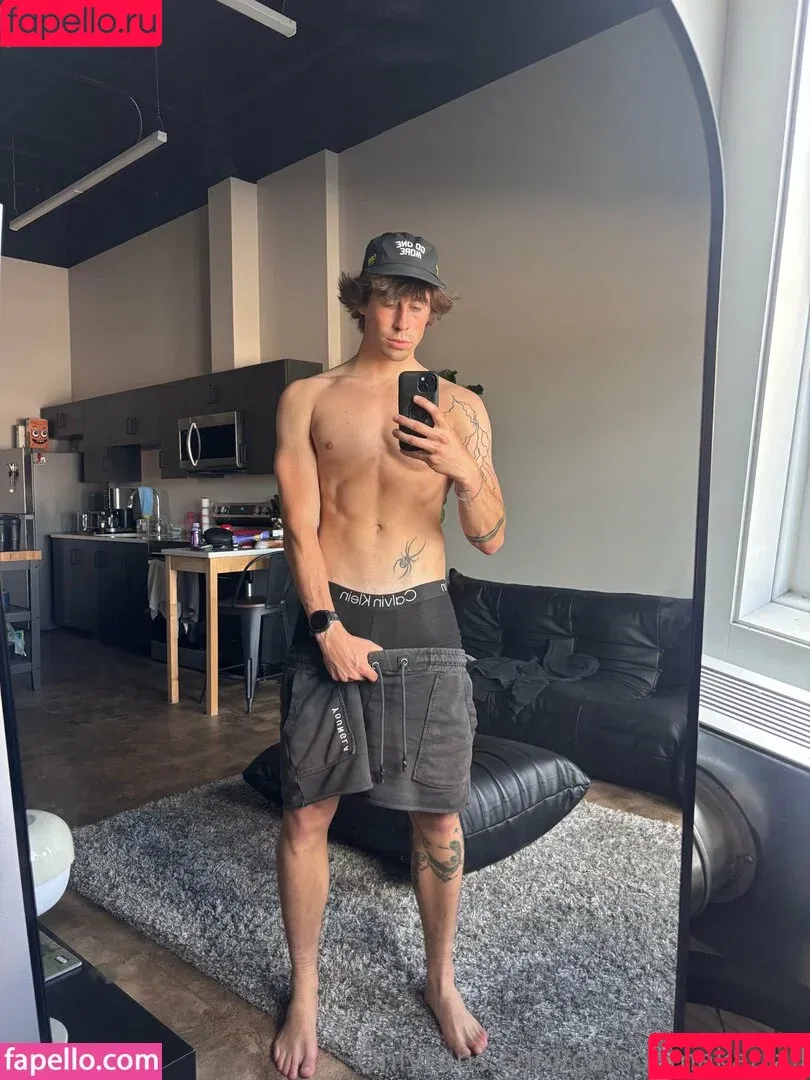 carsmak_ / carsonmakarrall Onlyfans Photo Gallery 