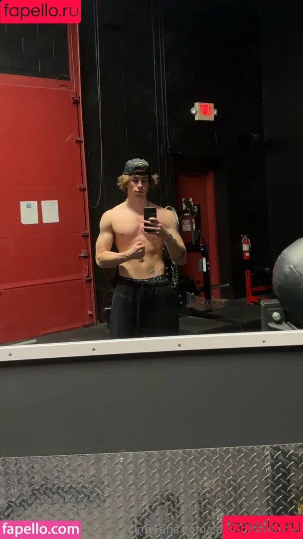 carsmak_ / carsonmakarrall Onlyfans Photo Gallery 