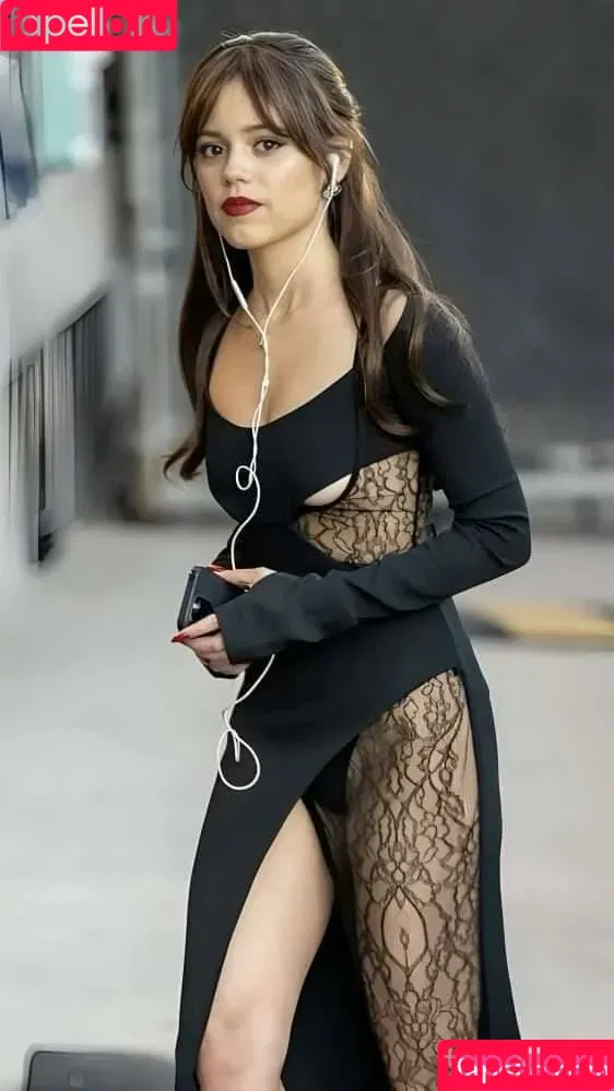 Jenna Ortega / Page / jennaortega / ortega00 Onlyfans Photo Gallery 