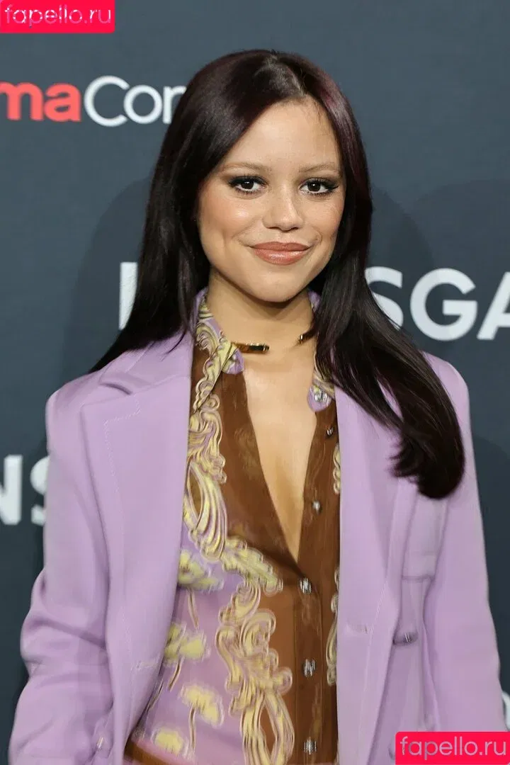 Jenna Ortega / Page / jennaortega / ortega00 Onlyfans Photo Gallery 