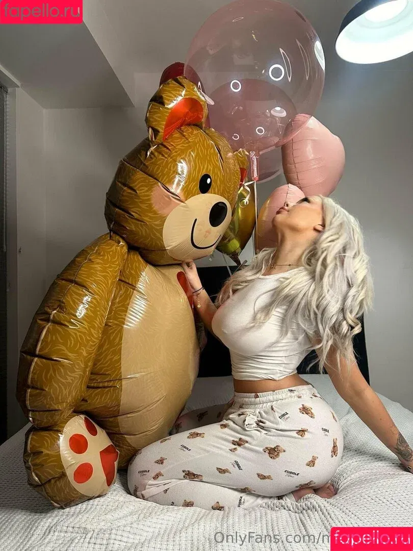 mirellemiau Onlyfans Photo Gallery 