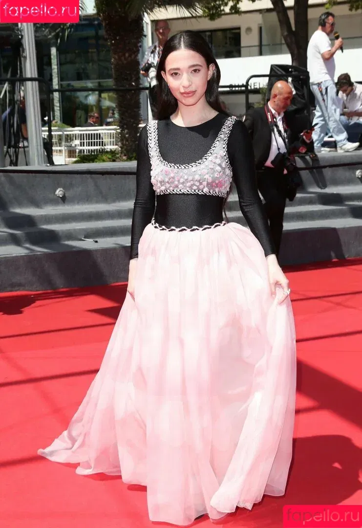 Mikey Madison / mikeyymadison / onlymikeyyyyy Onlyfans Photo Gallery 