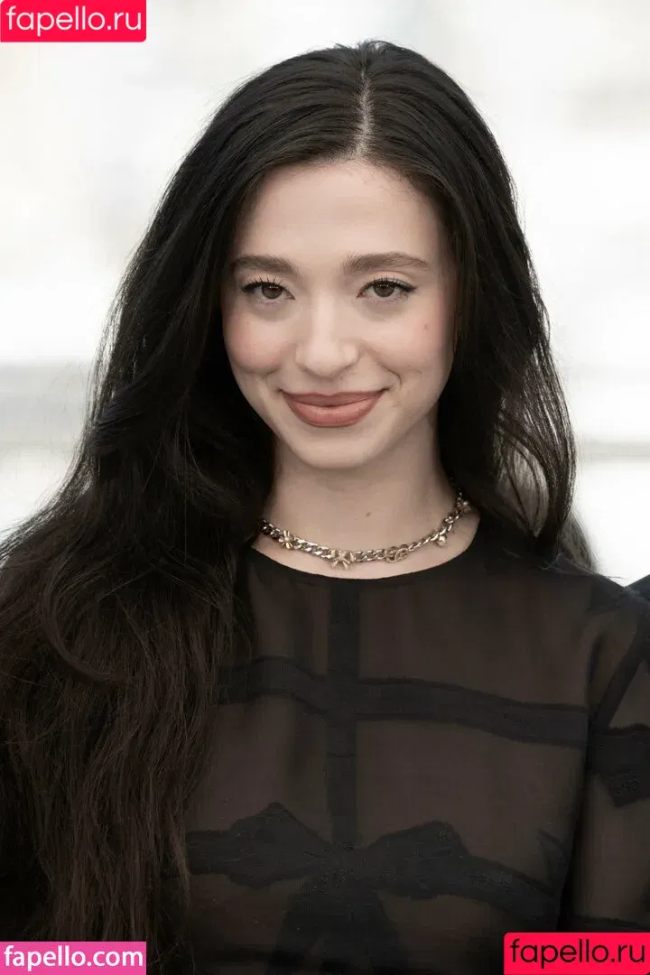 Mikey Madison / mikeyymadison / onlymikeyyyyy Onlyfans Photo Gallery 