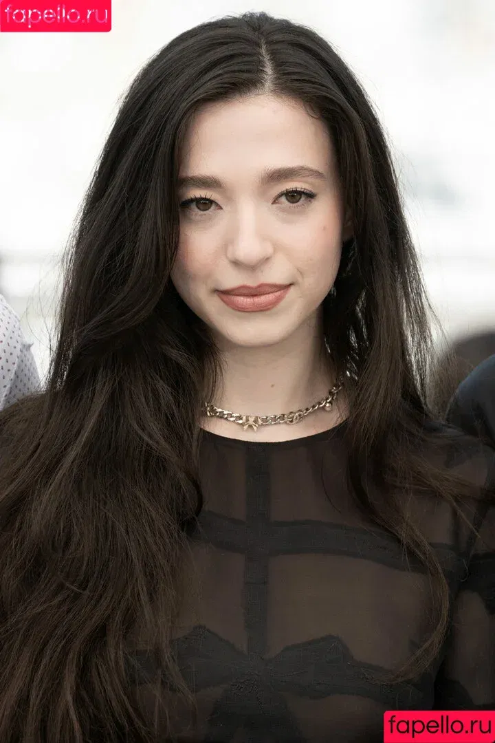 Mikey Madison / mikeyymadison / onlymikeyyyyy Onlyfans Photo Gallery 