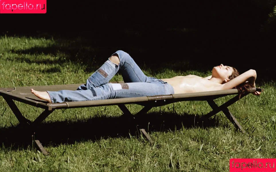 Camille Rowe / fingermonkey Onlyfans Photo Gallery 