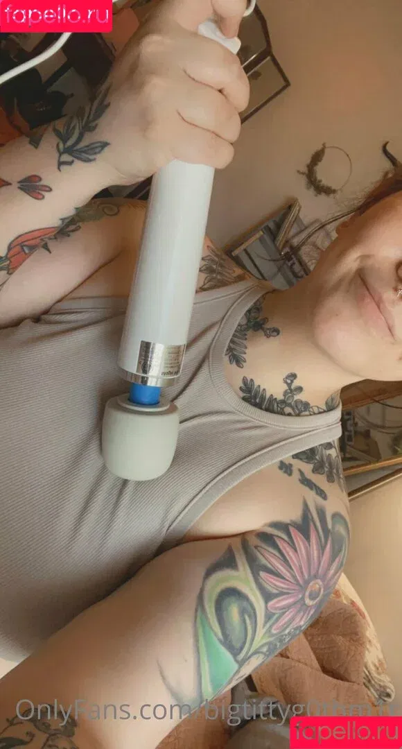 bigtitties4mgg / bigtittyg0thm1r Onlyfans Photo Gallery 