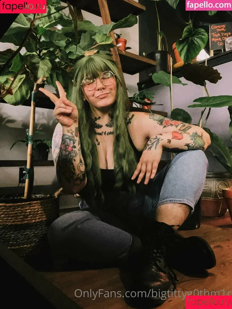 bigtitties4mgg / bigtittyg0thm1r Onlyfans Photo Gallery 