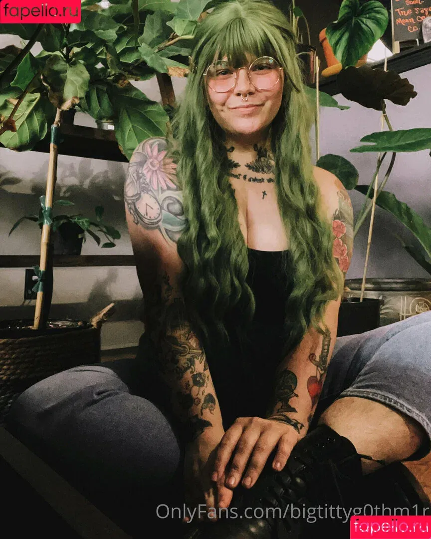 bigtitties4mgg / bigtittyg0thm1r Onlyfans Photo Gallery 