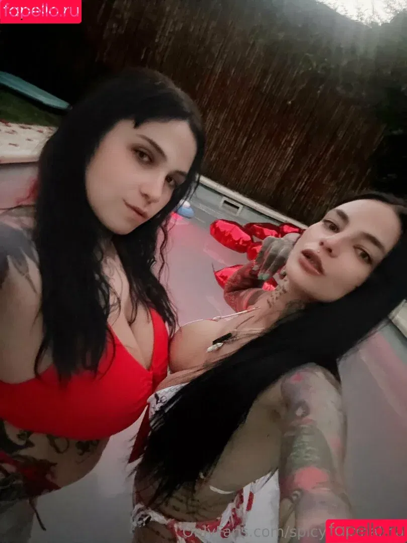 spicyxnena / spicyxramen Onlyfans Photo Gallery 
