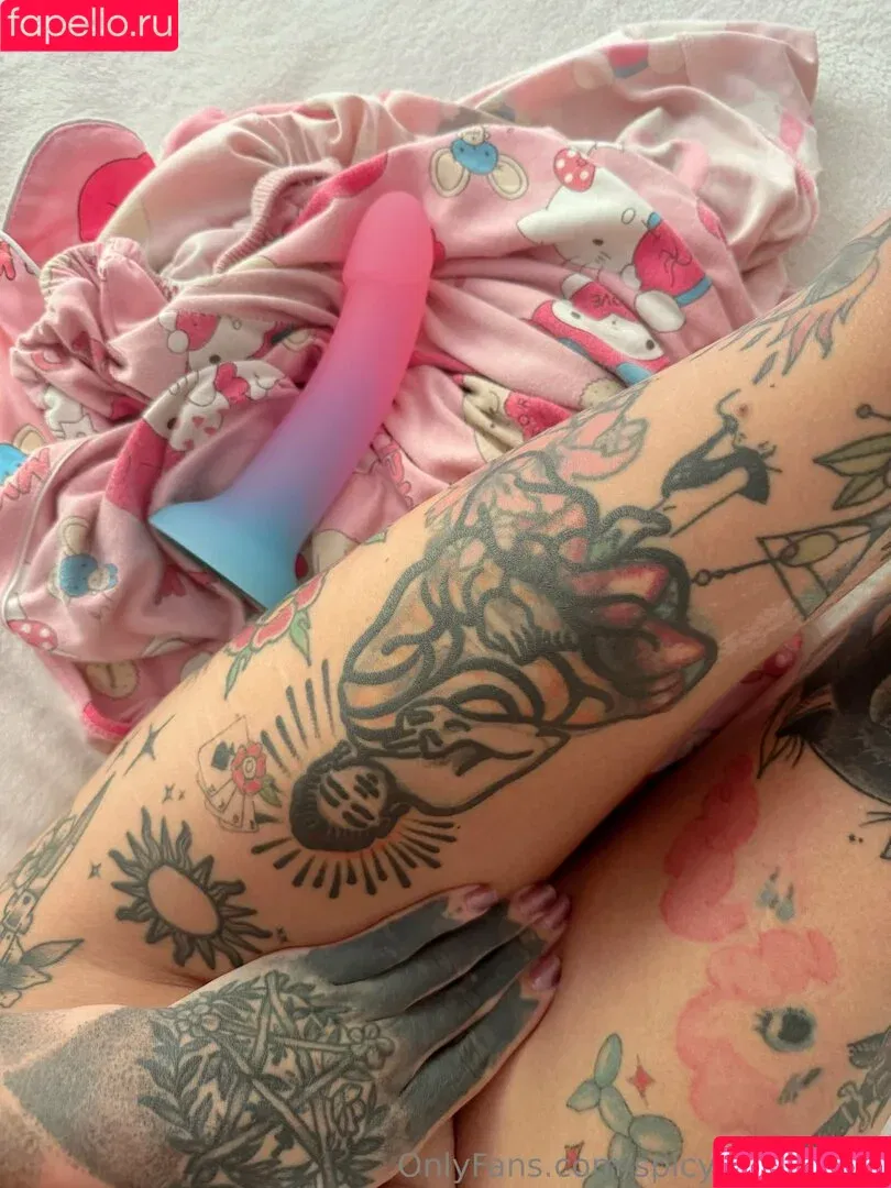 spicyxnena / spicyxramen Onlyfans Photo Gallery 