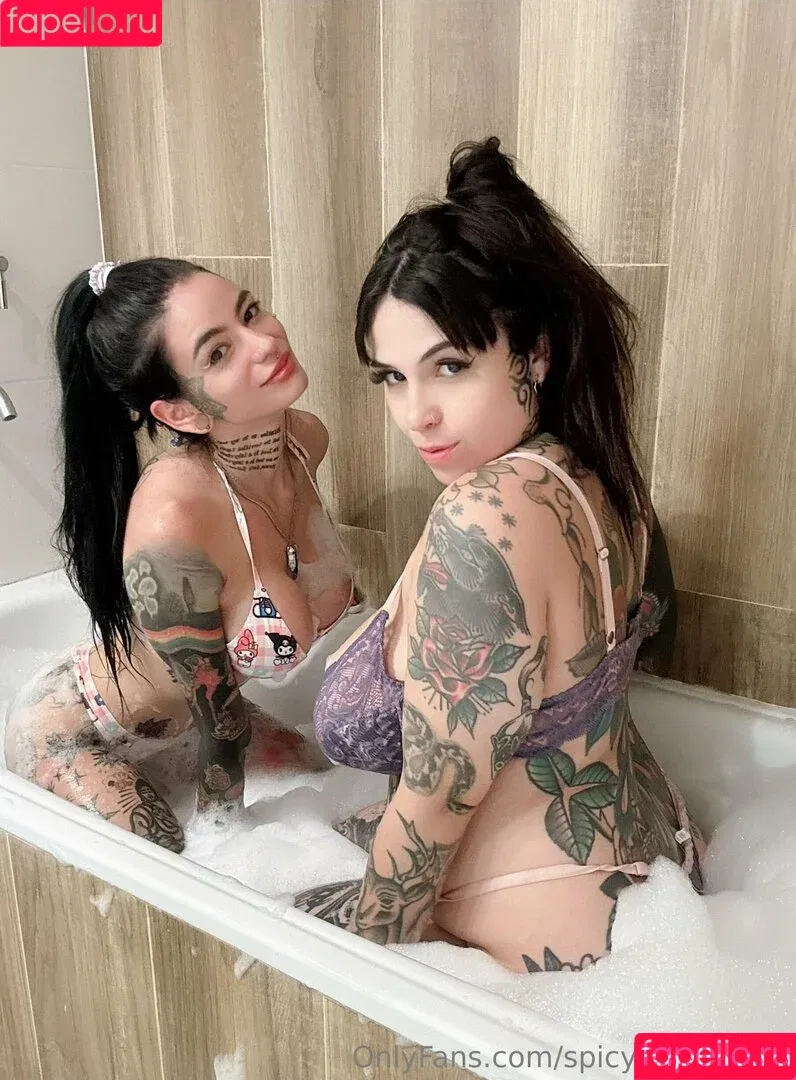 spicyxnena / spicyxramen Onlyfans Photo Gallery 