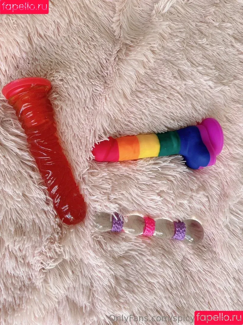 spicyxnena / spicyxramen Onlyfans Photo Gallery 