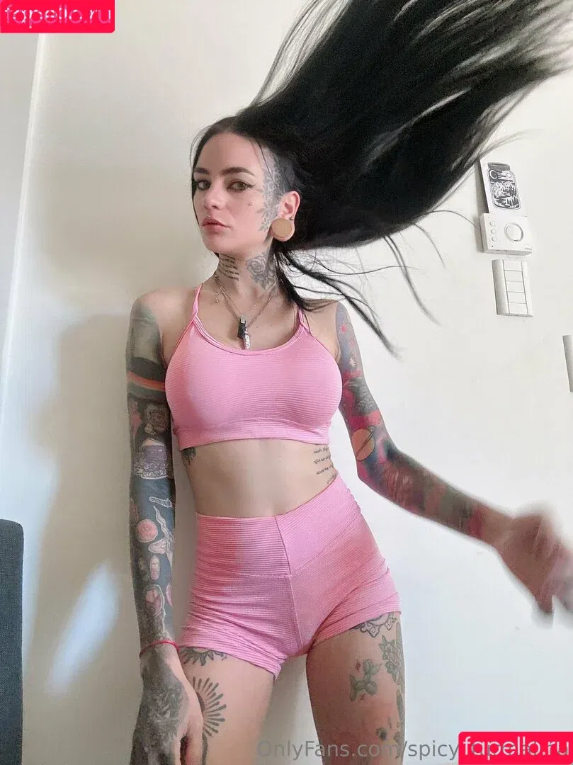 spicyxnena / spicyxramen Onlyfans Photo Gallery 