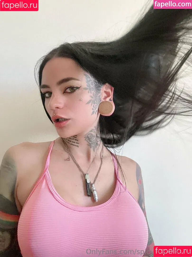 spicyxnena / spicyxramen Onlyfans Photo Gallery 