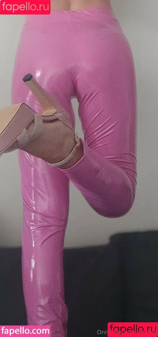 asstini Onlyfans Photo Gallery 