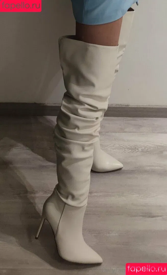 asstini Onlyfans Photo Gallery 