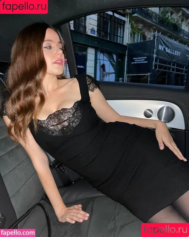 Molly Gordon / crashgordon / mollsterg Onlyfans Photo Gallery 