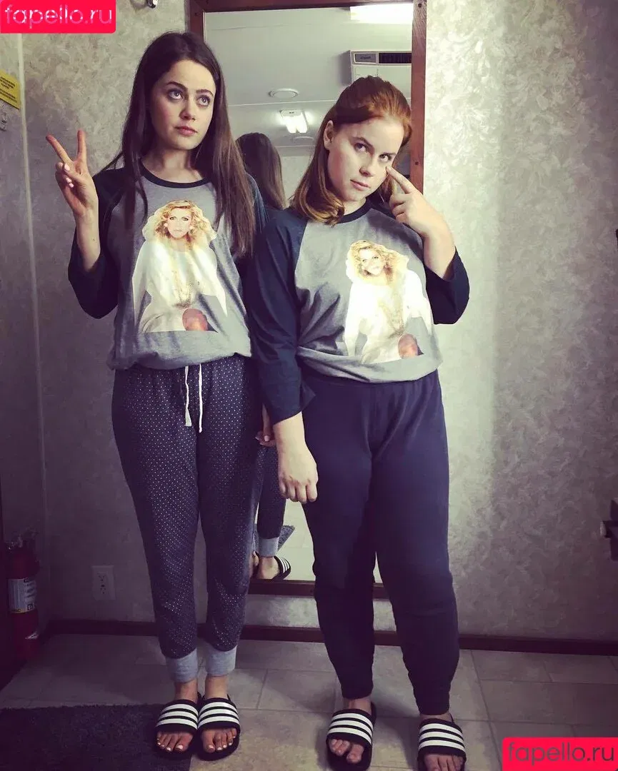 Molly Gordon / crashgordon / mollsterg Onlyfans Photo Gallery 