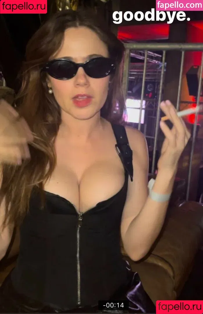 Molly Gordon / crashgordon / mollsterg Onlyfans Photo Gallery 