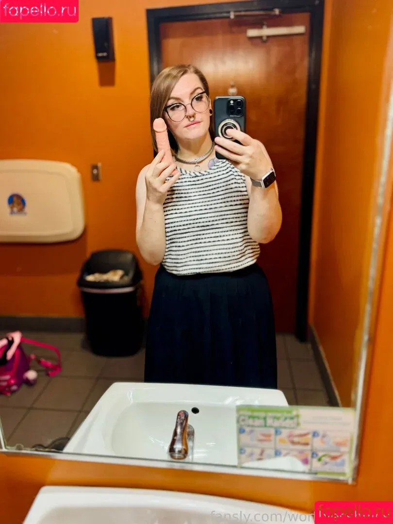 worthlessasshole5 / worthlessholes Onlyfans Photo Gallery 