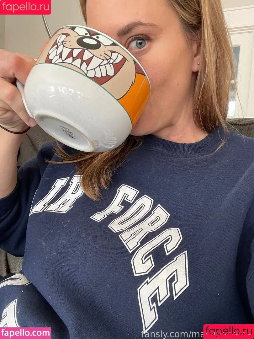 Masquer Aida / aidas_bookshelf / https: / masquer-aida Onlyfans Photo Gallery 