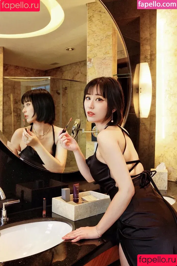 Larissa Rochefort / larissarochefort / larochefort11 Onlyfans Photo Gallery 