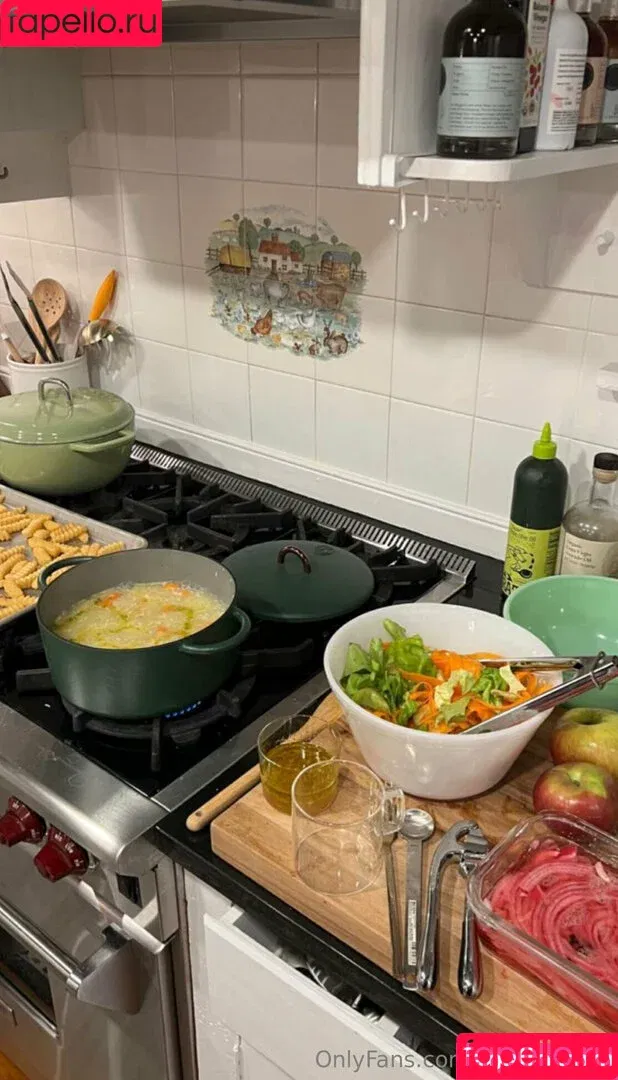 Diana Saliva / diana.saliva / salivababygurl Onlyfans Photo Gallery 