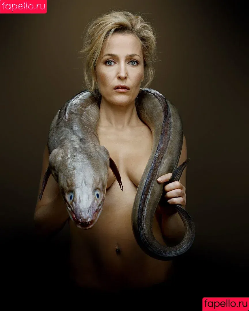 Gillian Anderson / GillianA Onlyfans Photo Gallery 