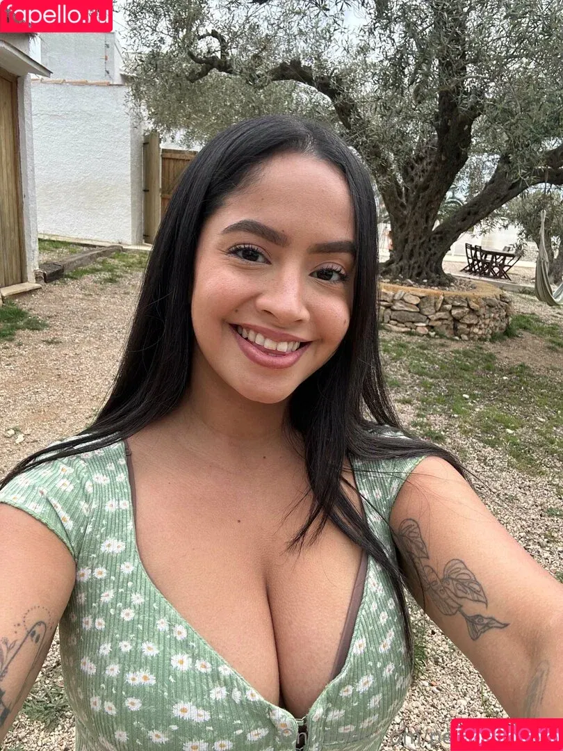 _petitemma_ / petitemmatv Onlyfans Photo Gallery 