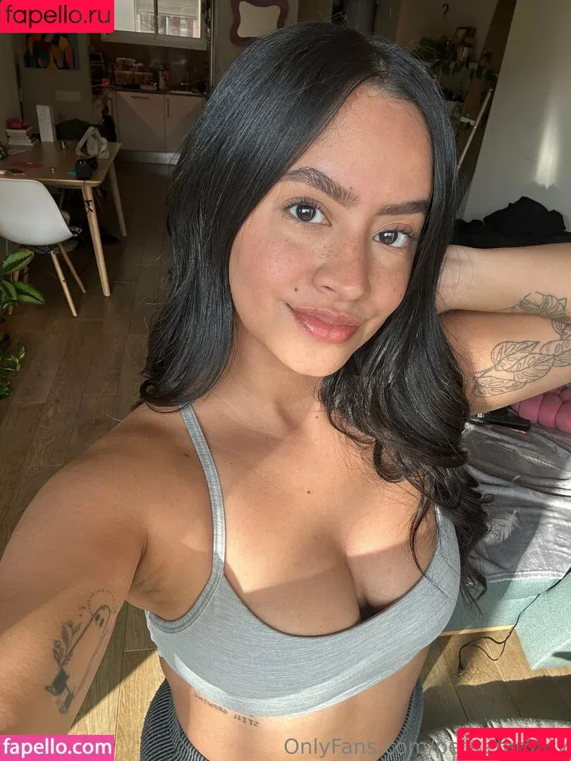 _petitemma_ / petitemmatv Onlyfans Photo Gallery 