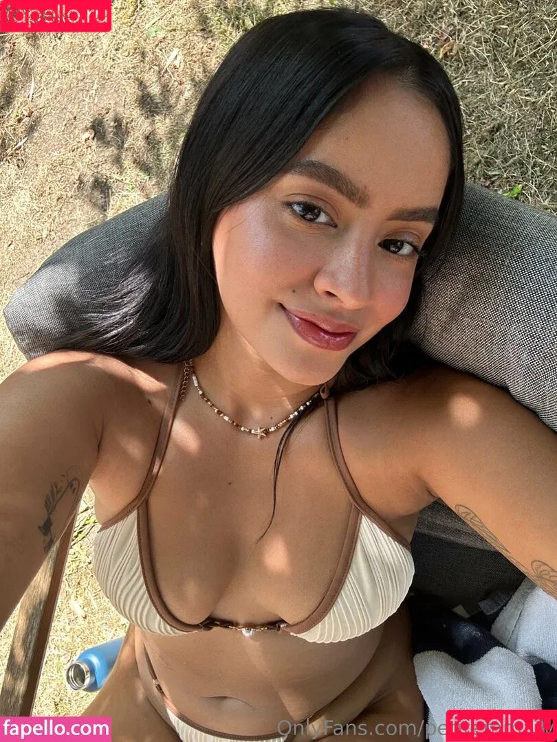 _petitemma_ / petitemmatv Onlyfans Photo Gallery 