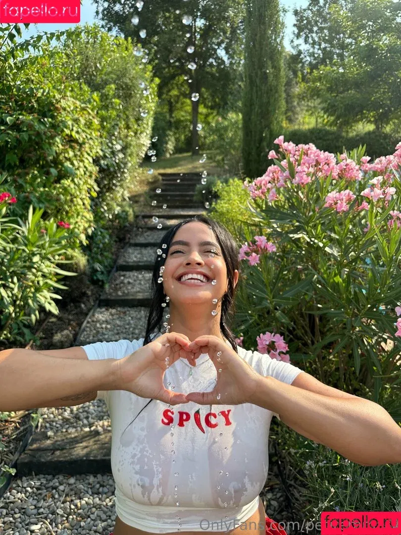 _petitemma_ / petitemmatv Onlyfans Photo Gallery 