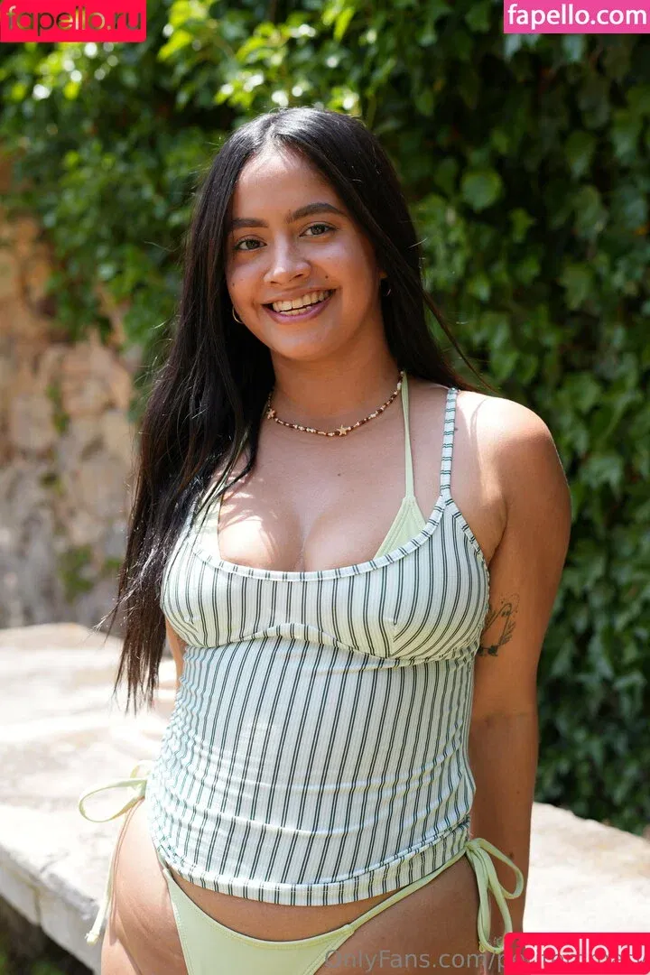 _petitemma_ / petitemmatv Onlyfans Photo Gallery 